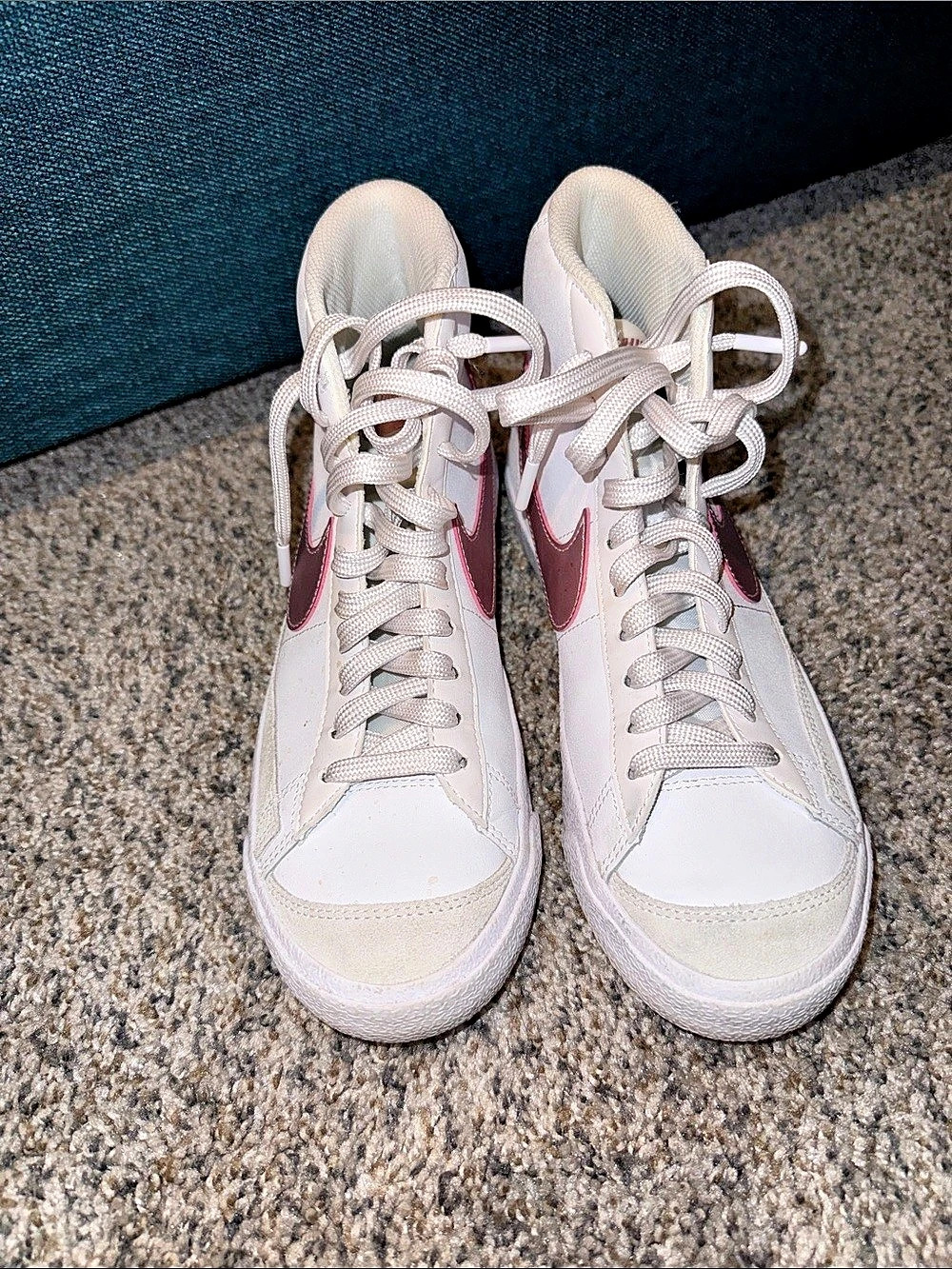 Unisex Nike Blazer Mid '77 Vintage White/Pink hightop sneakers, size boys 6.5Y